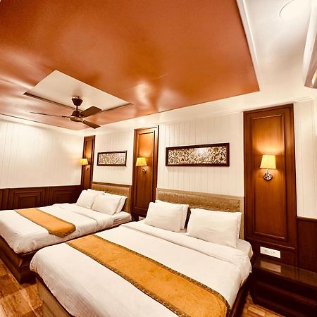 Walisons Hotel Srīnagar Buitenkant foto