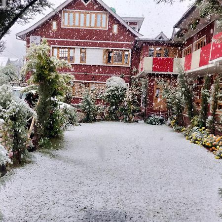 Walisons Hotel Srīnagar Buitenkant foto