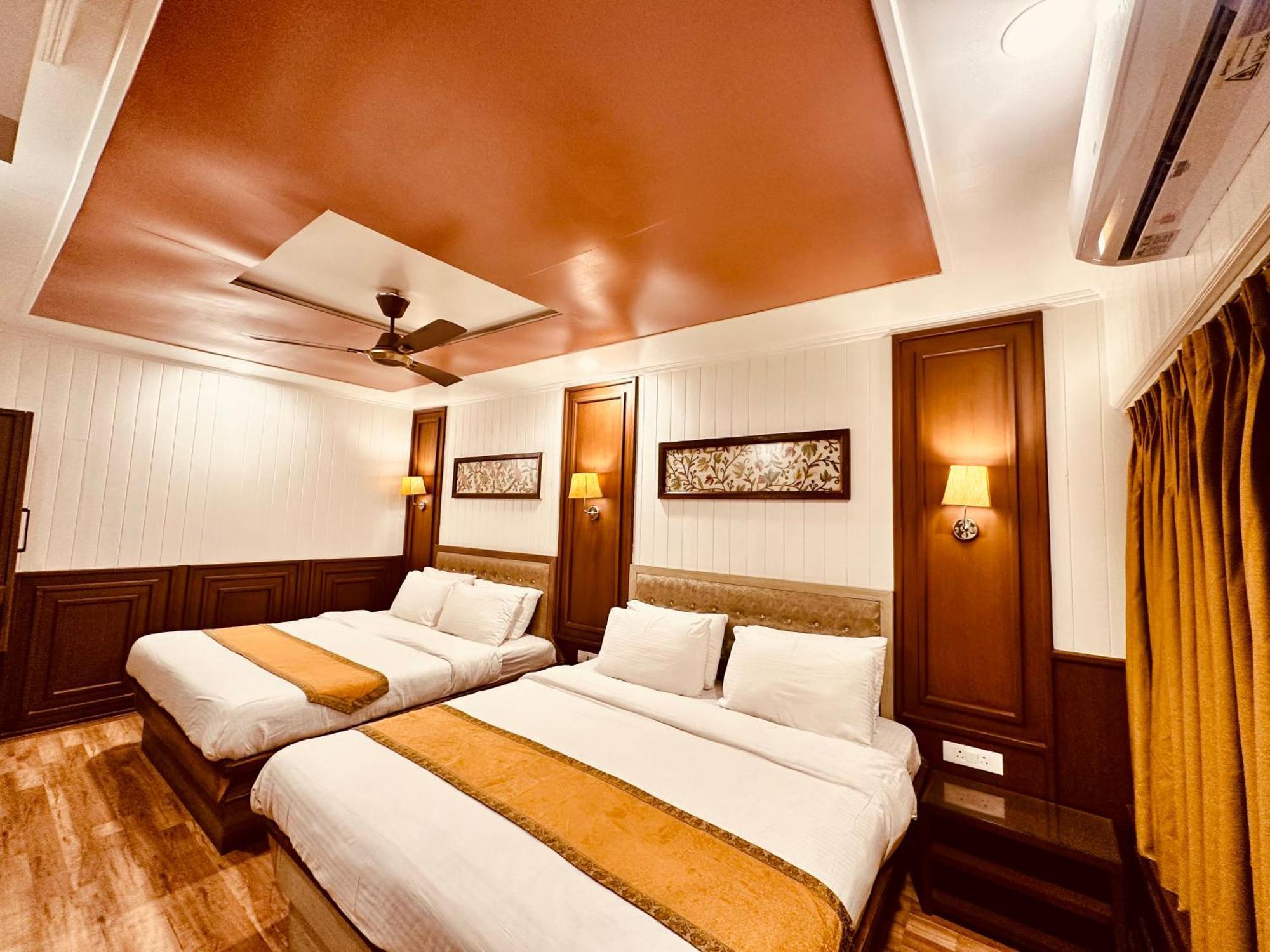 Walisons Hotel Srīnagar Buitenkant foto
