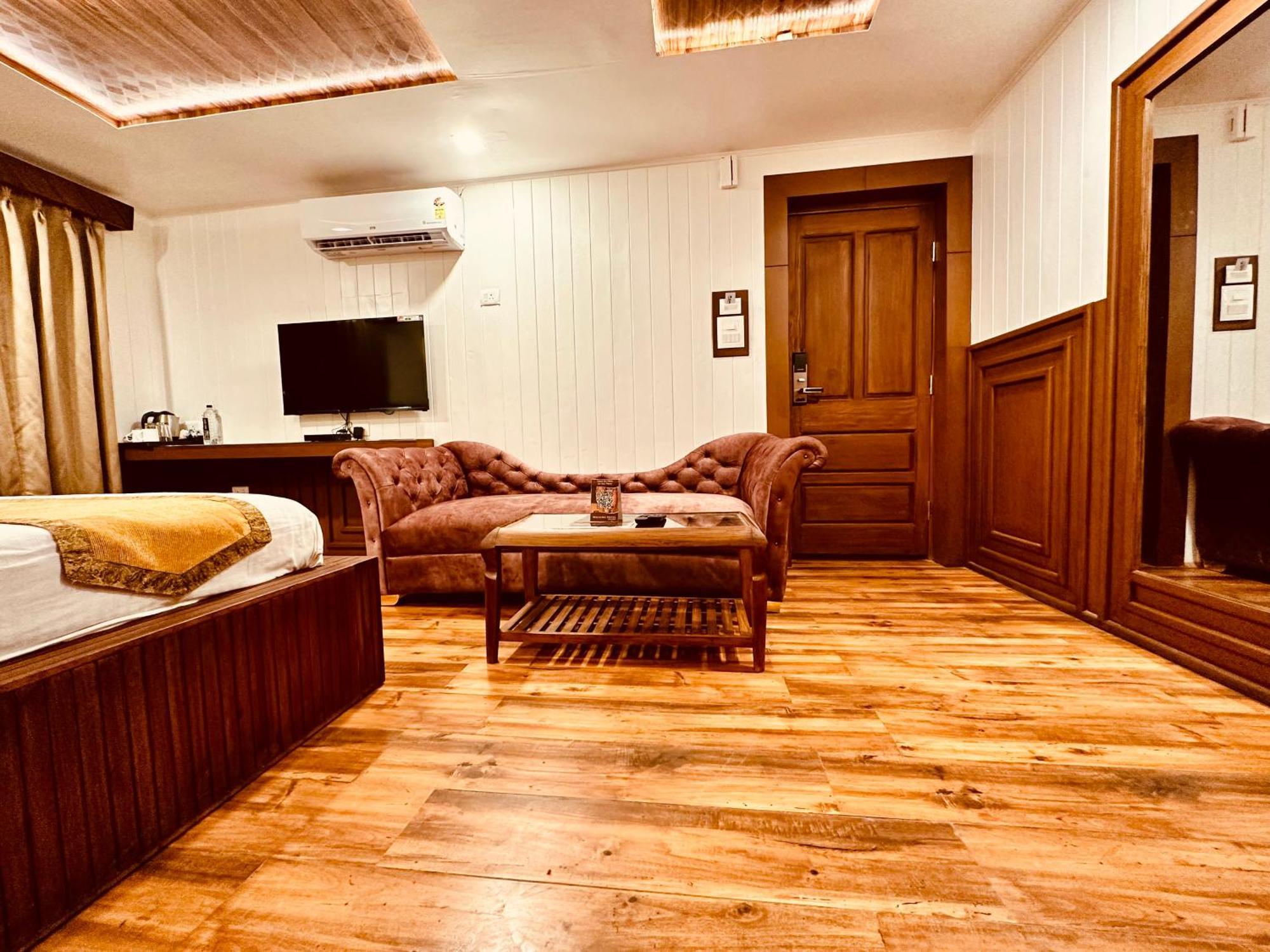 Walisons Hotel Srīnagar Buitenkant foto