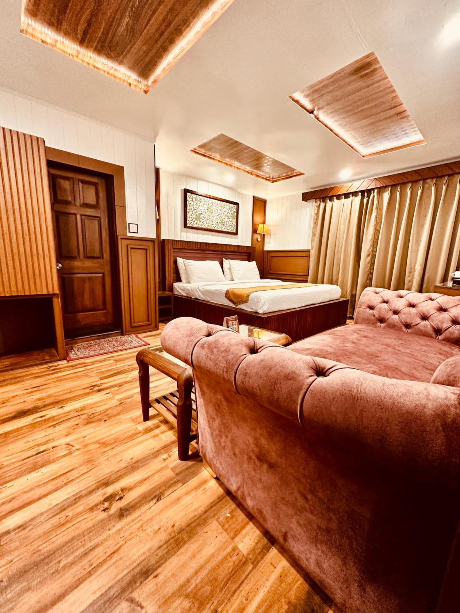Walisons Hotel Srīnagar Buitenkant foto