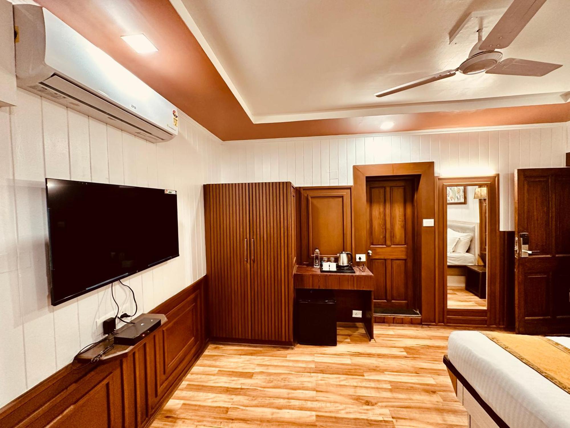 Walisons Hotel Srīnagar Buitenkant foto