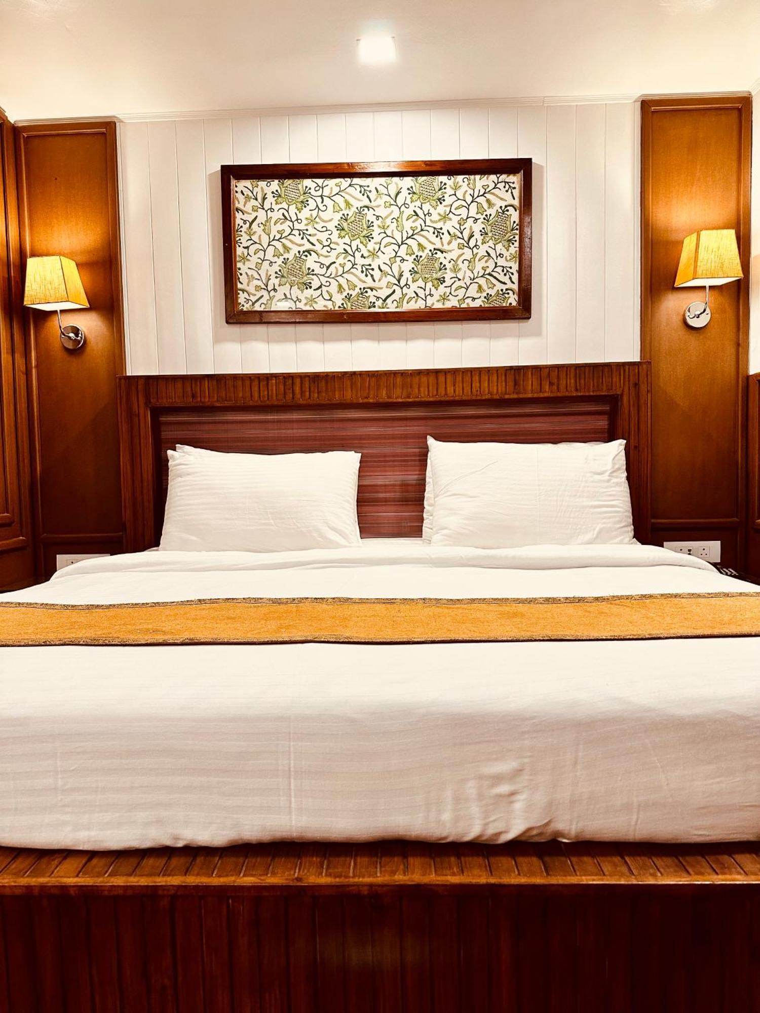Walisons Hotel Srīnagar Buitenkant foto