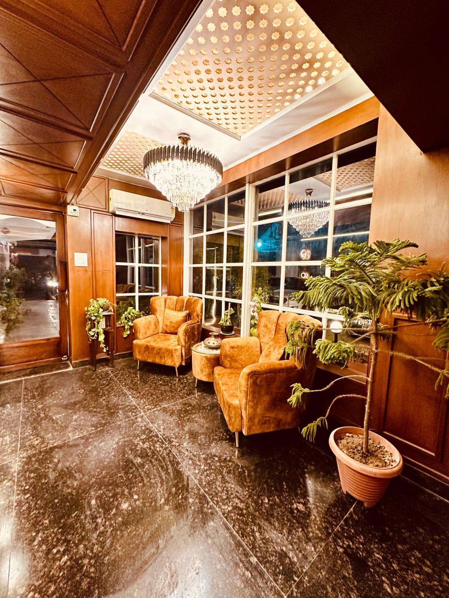 Walisons Hotel Srīnagar Buitenkant foto