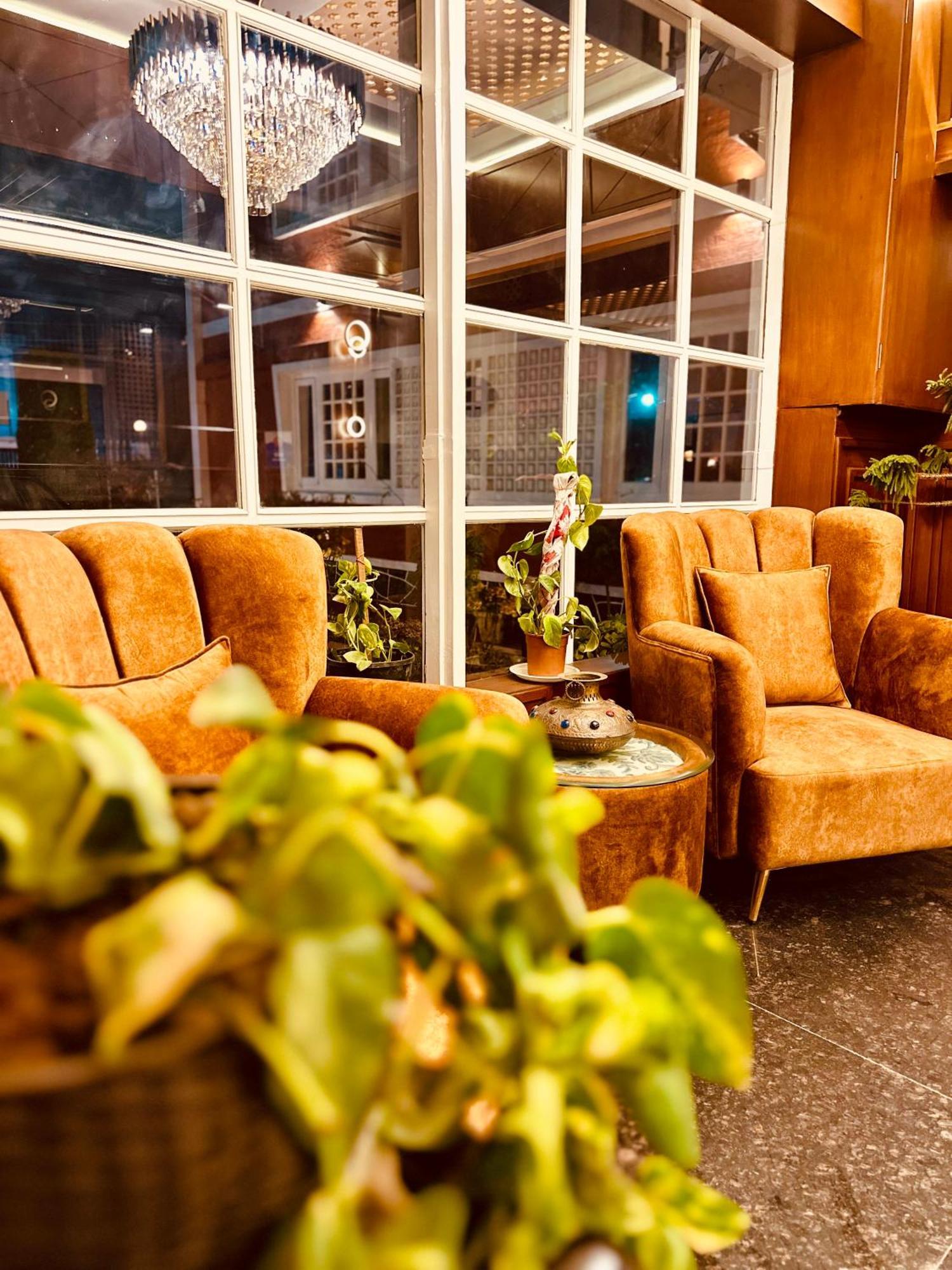 Walisons Hotel Srīnagar Buitenkant foto
