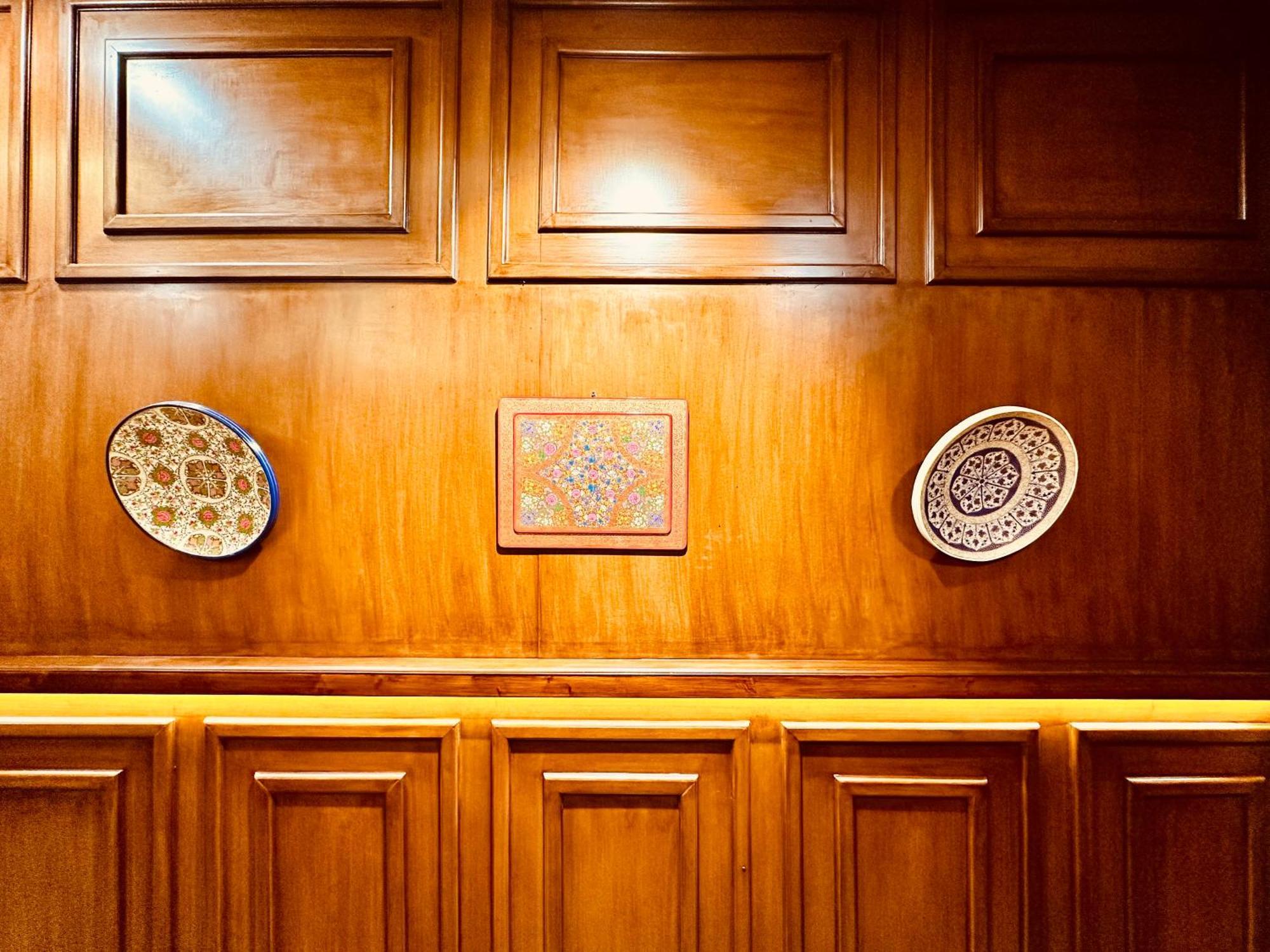 Walisons Hotel Srīnagar Buitenkant foto