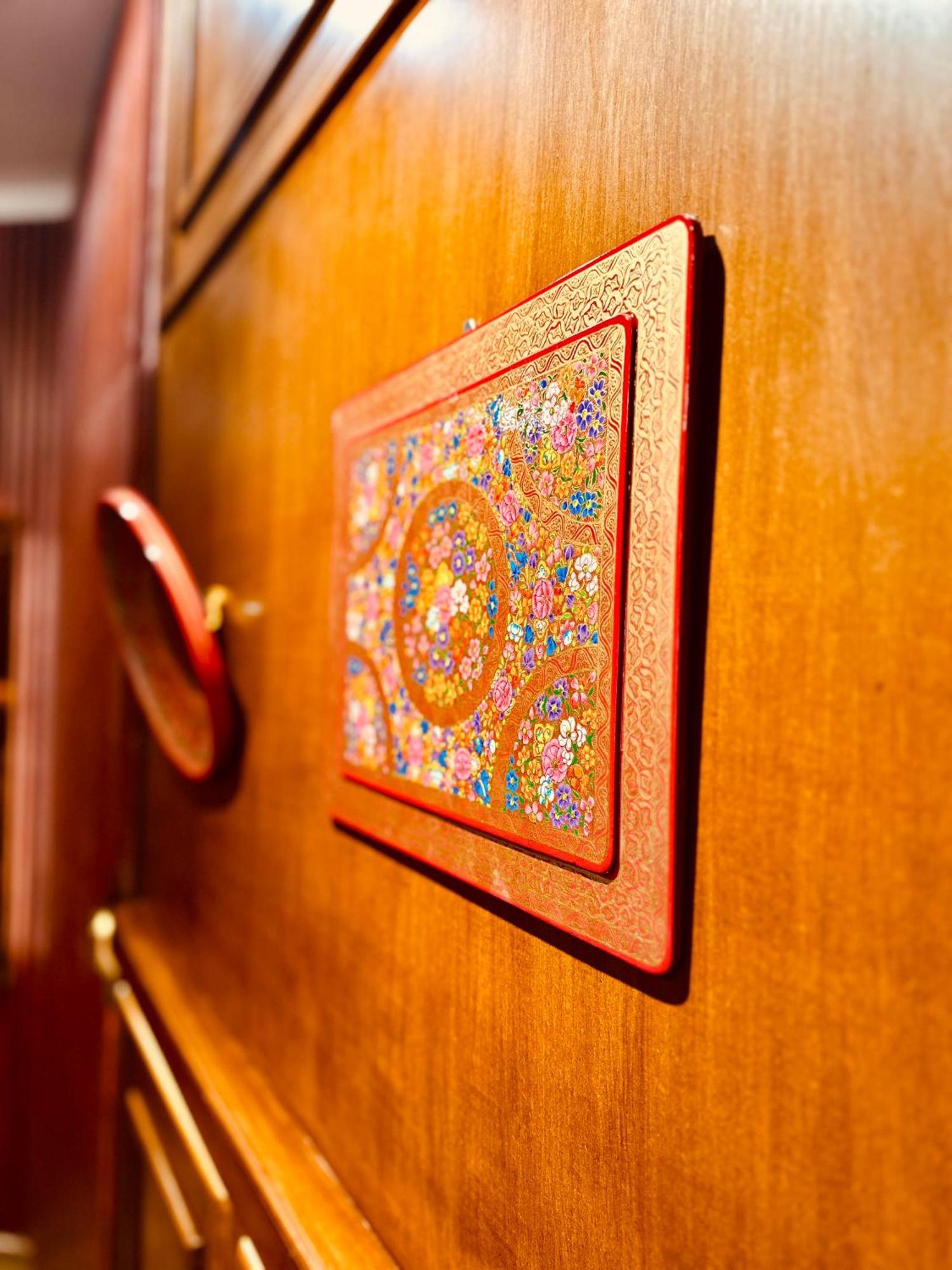 Walisons Hotel Srīnagar Buitenkant foto