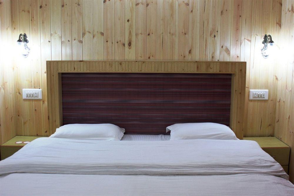 Walisons Hotel Srīnagar Buitenkant foto