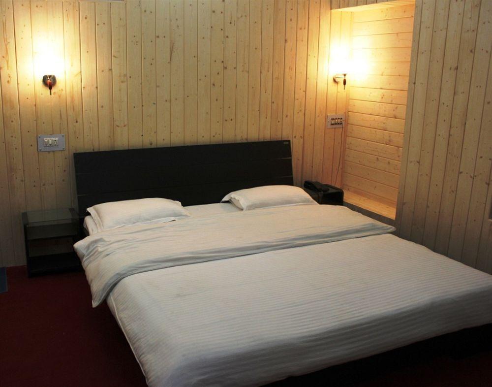 Walisons Hotel Srīnagar Buitenkant foto