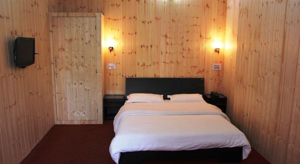 Walisons Hotel Srīnagar Buitenkant foto