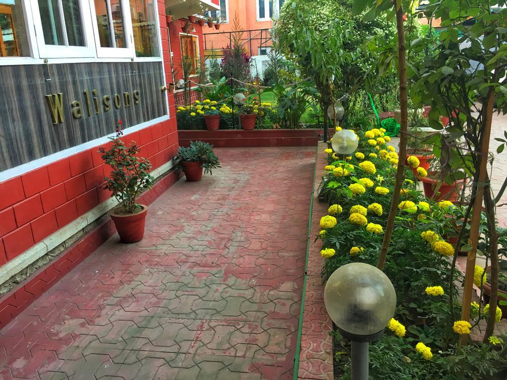 Walisons Hotel Srīnagar Buitenkant foto