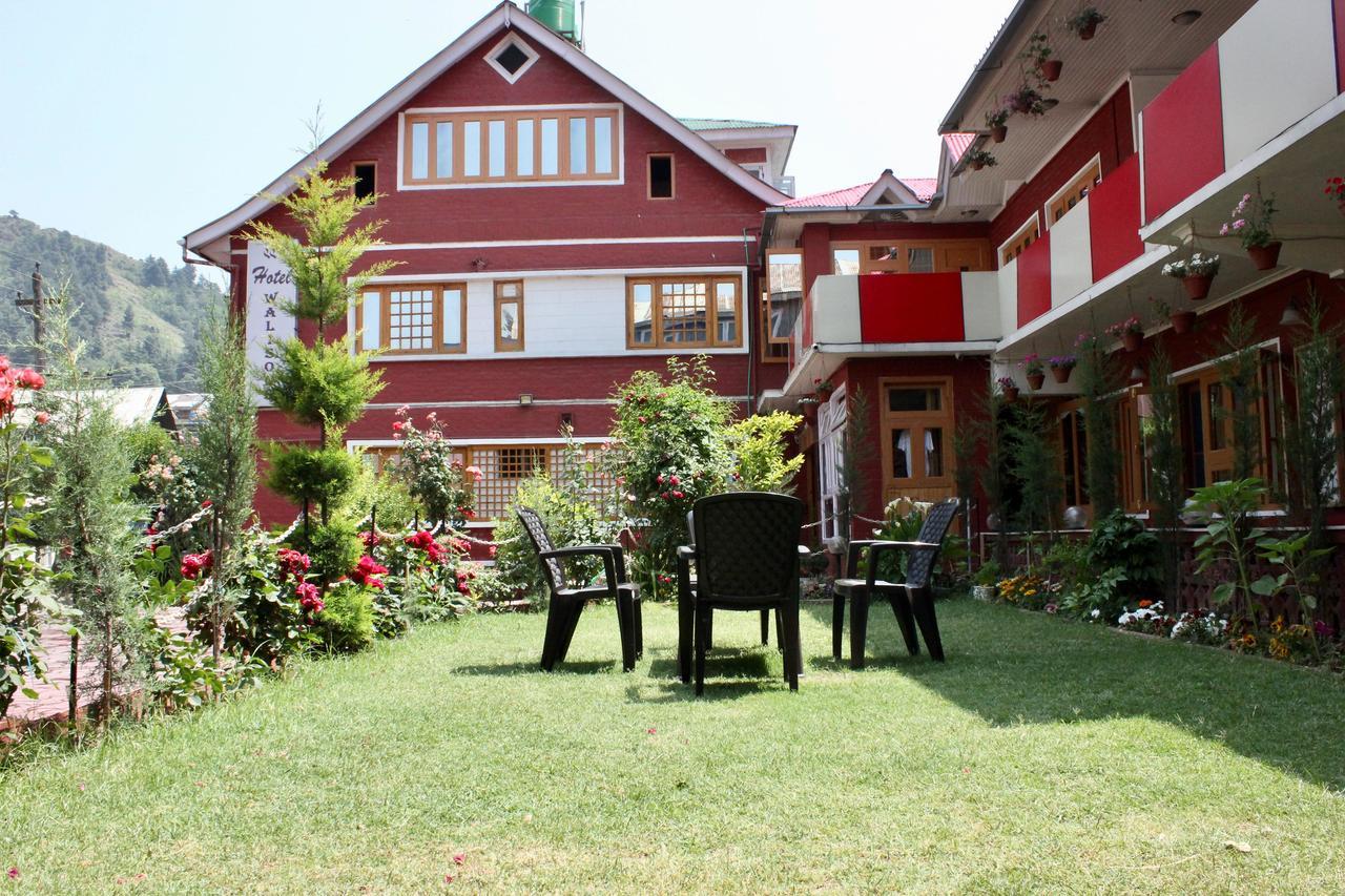 Walisons Hotel Srīnagar Buitenkant foto