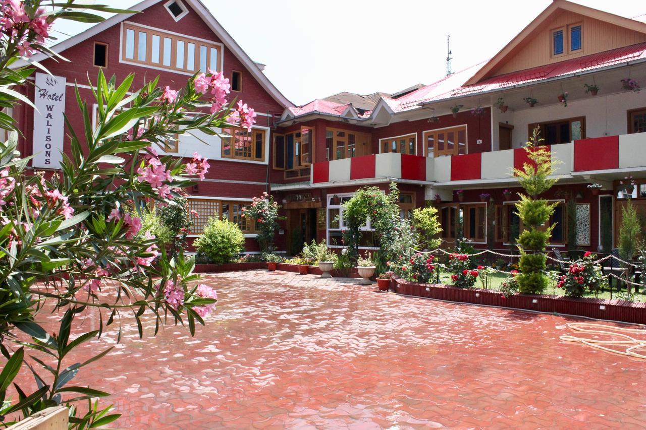 Walisons Hotel Srīnagar Buitenkant foto