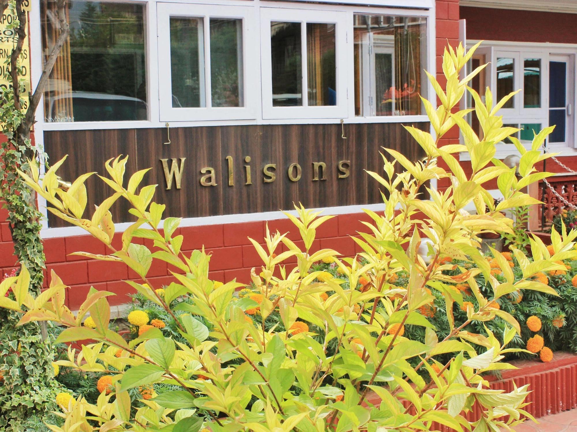 Walisons Hotel Srīnagar Buitenkant foto