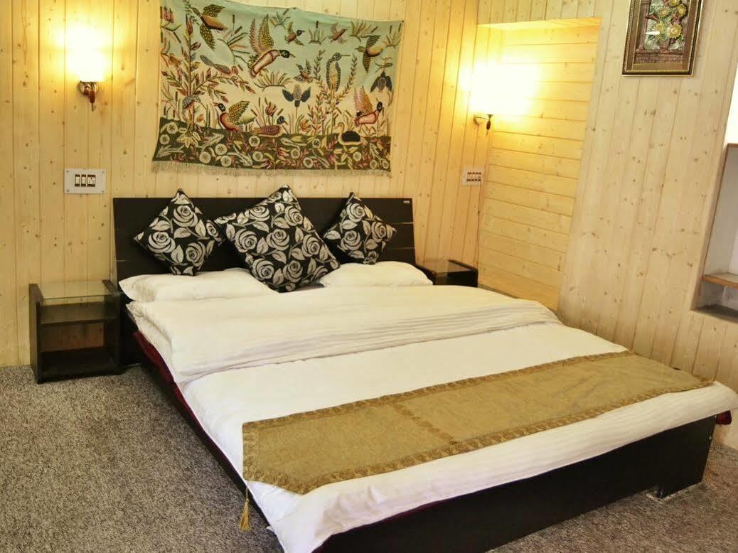 Walisons Hotel Srīnagar Buitenkant foto