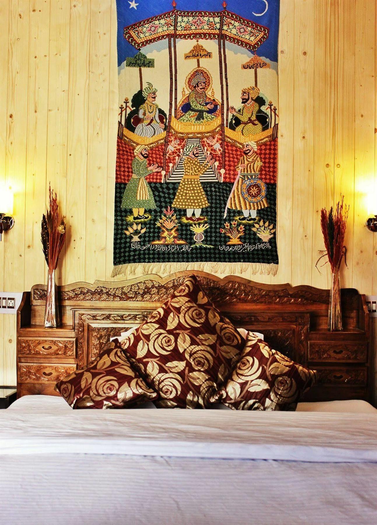 Walisons Hotel Srīnagar Buitenkant foto