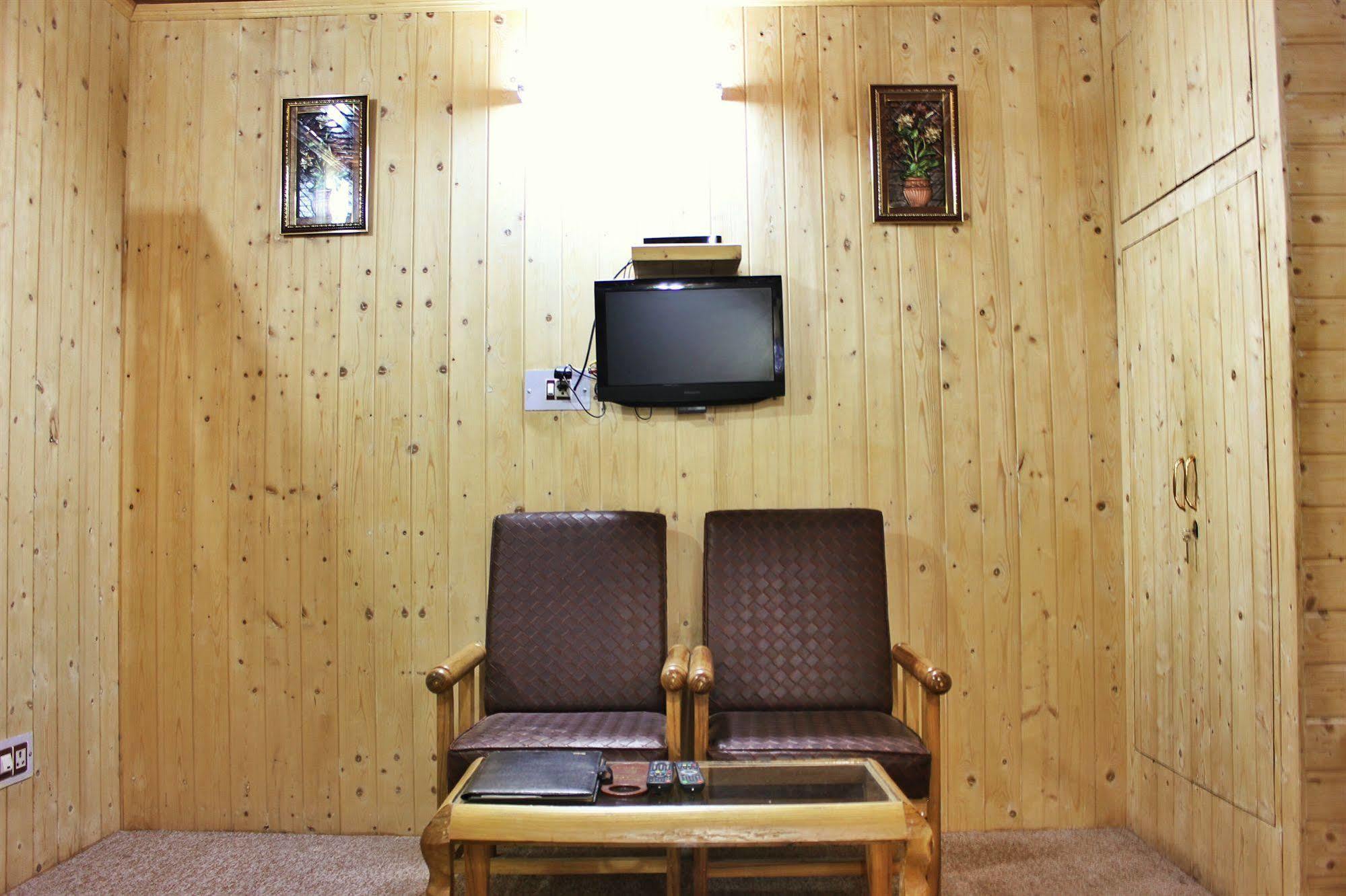Walisons Hotel Srīnagar Buitenkant foto