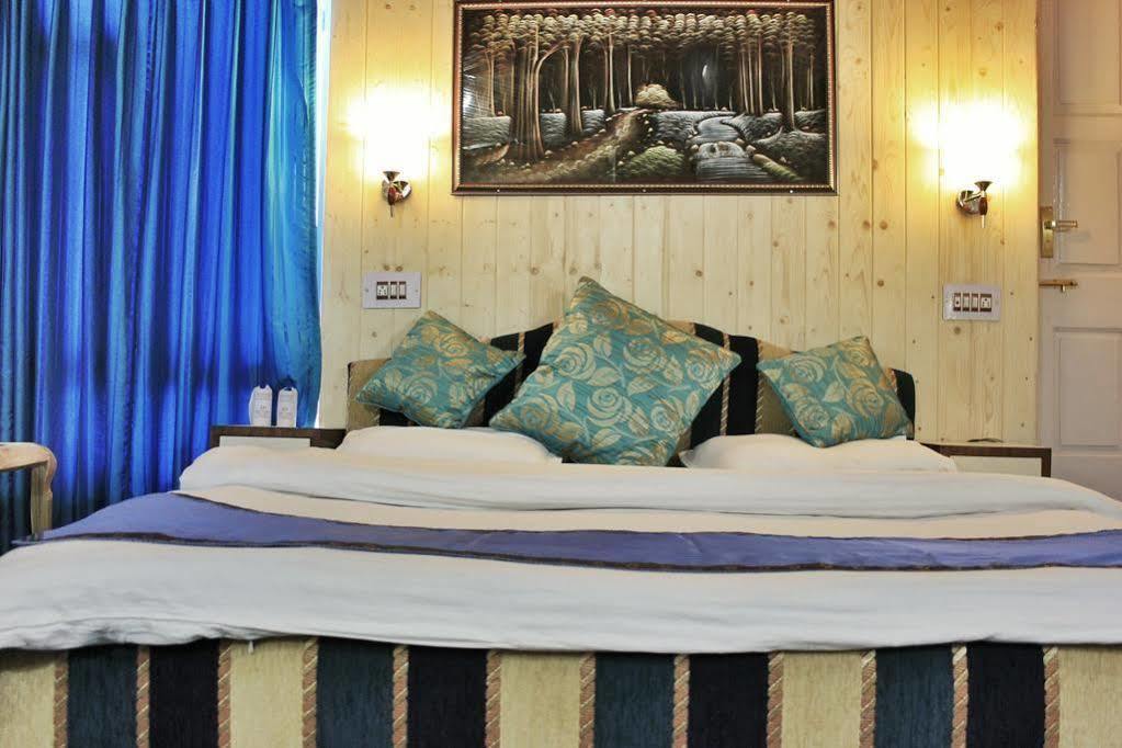 Walisons Hotel Srīnagar Buitenkant foto