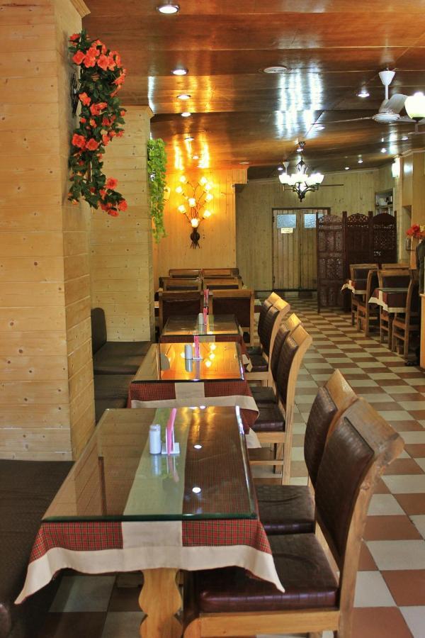 Walisons Hotel Srīnagar Buitenkant foto