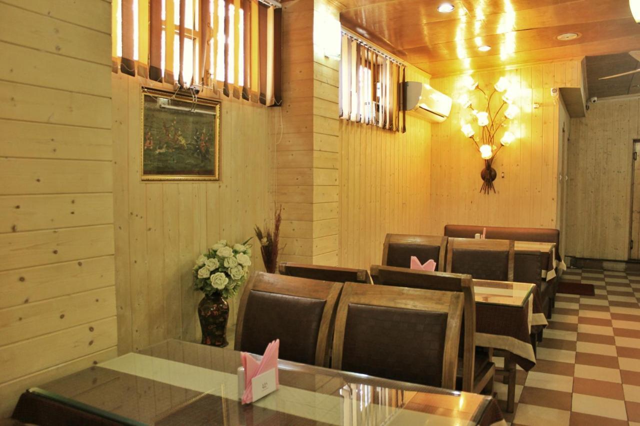 Walisons Hotel Srīnagar Buitenkant foto